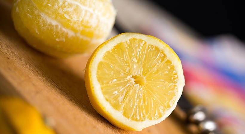 Tudi ti že ves čas narobe ožemaš limono?