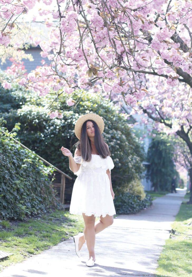 Stajliš poletje: 7 novih načinov, kako nositi belo obleko