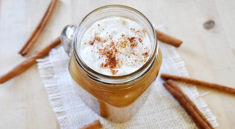 Jesenski okusi: Zdrav in veganski pumpkin spice latte