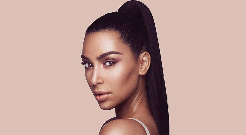 Je Kim Kardashian s TO fotografijo želela razkriti ime hčerke?