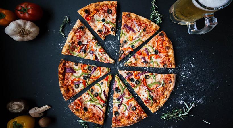 Kako pogreti ostanke pizze, da bo hrustljava in slastna kot sveža