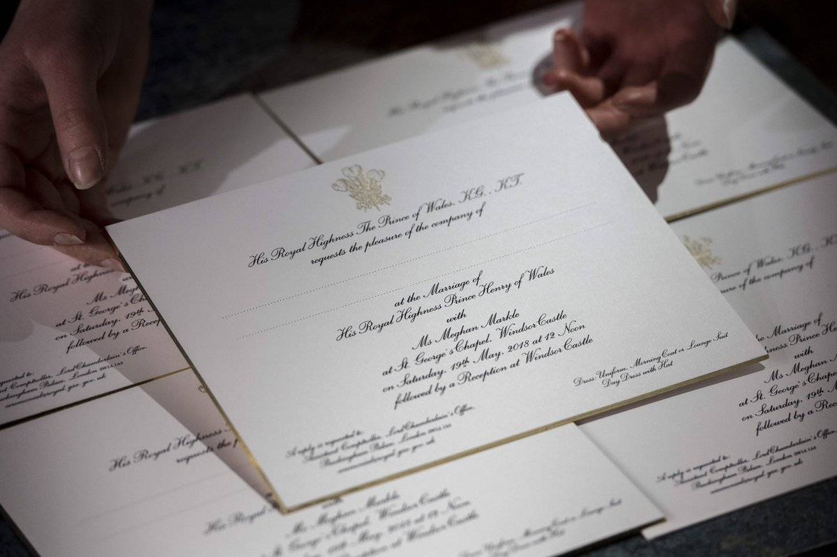 Vabila za kraljevo poroko so bila natisnjena z "napako"!