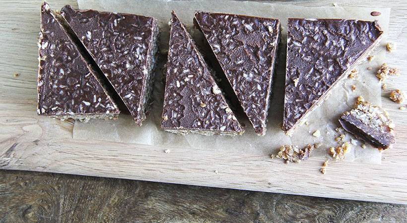Vegansko in presno: Kokosove ploščice s čokolado