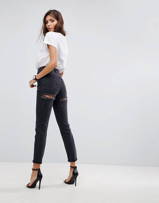 Bizarni jeans trend, ki je pravzaprav zelo seksi