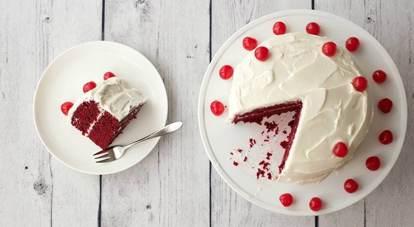 Brezglutensko in vegansko: Rdeča žametna torta ali "red velvet cake"