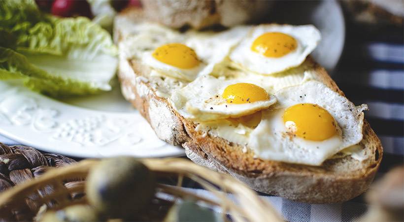 Kaj se zgodi, če vsak dan za zajtrk ješ jajca