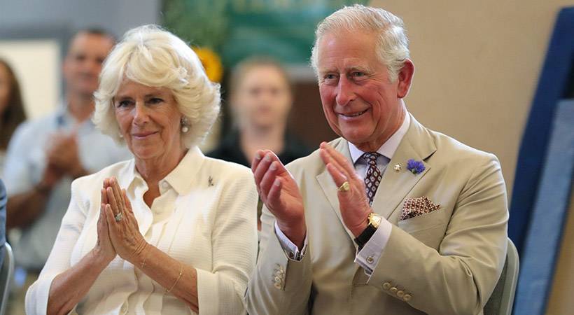 Zakaj princ Charles vedno nosi prstan na mezincu