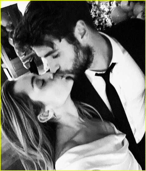 Razkrite štiri fotografije s poroke Miley Cyrus in Liama Hemswortha