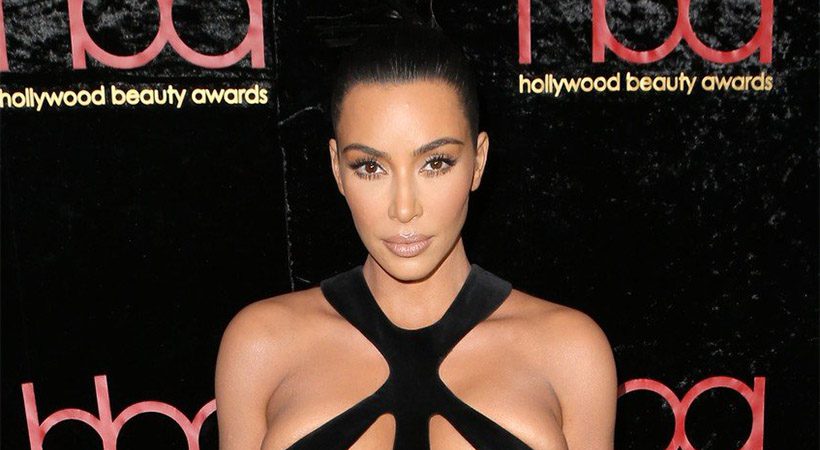 Kim Kardashian šokirala z najbolj divjo obleko doslej!