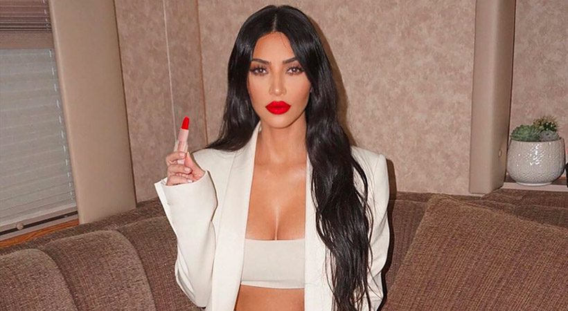 Kim Kardashian razkrila, zakaj se v javnosti nikoli več ne smeje