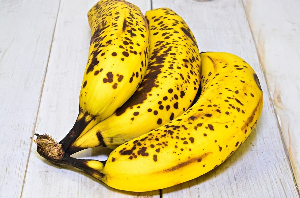 Kaj se ti lahko zgodi, če poješ dve banani na dan