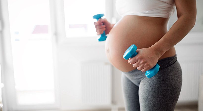 Fit nosečnost: 7 vaj, ki jih lahko izvajaš v kateremkoli trimesečju