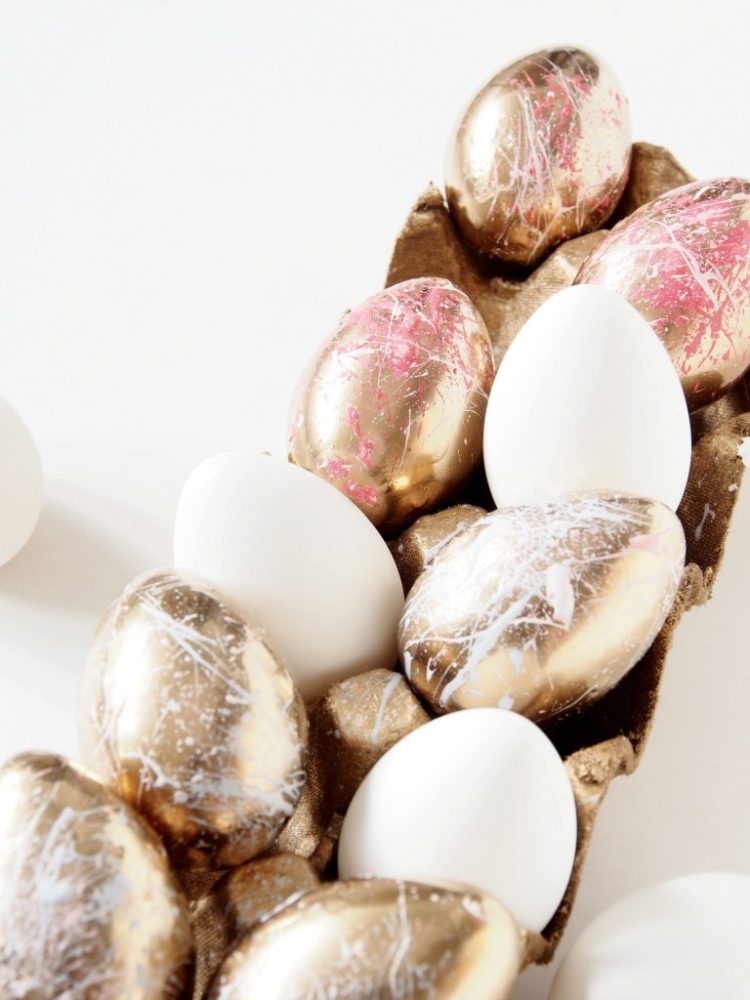 Velikonočna jajca: Stajliš z barvami pošpricana jajca