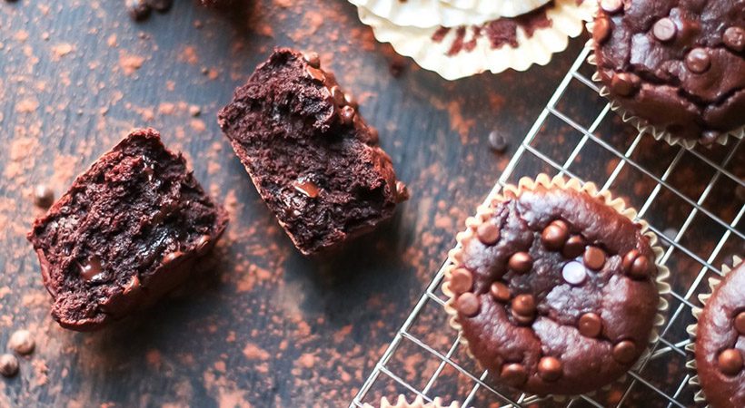Zdravo in slastno: Visoko beljakovinski čokoladni muffini s čokoladnim polnilom