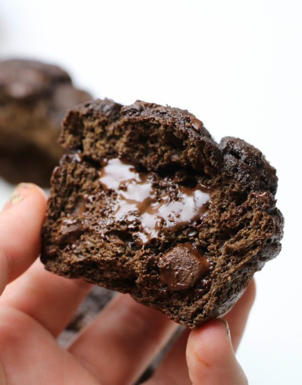 Zdravo in slastno: Visoko beljakovinski čokoladni muffini s čokoladnim polnilom