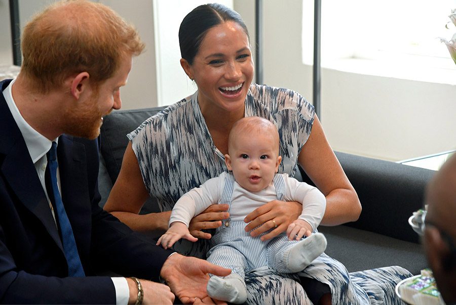 Meghan Markle in princ Harry v Južni Afriki prvič pokazala svojega sina