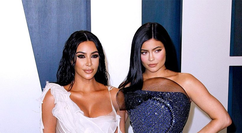 Kim Kardashian in Kylie Jenner oblekli pretesni obleki