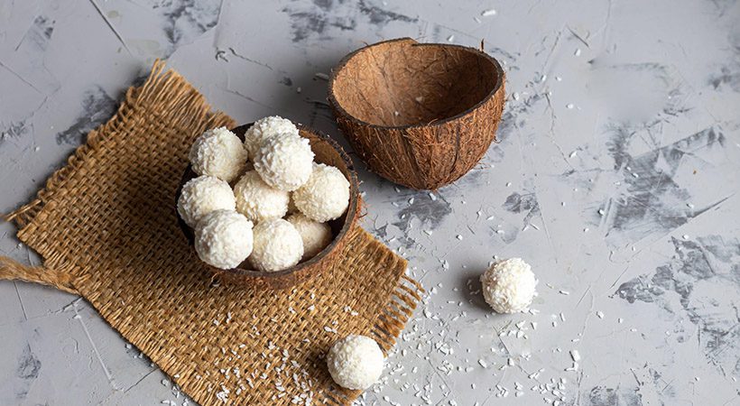 Slastno in zdravo: Veganske Raffaello kokosove kroglice