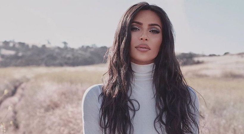 Kim Kardashian na materinski dan zasuta s kritikami