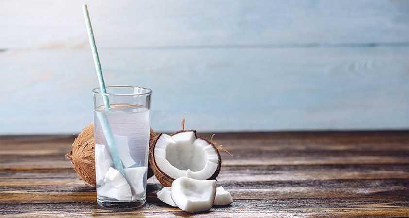 Zakaj bi morala med nosečnostjo piti kokosovo vodo