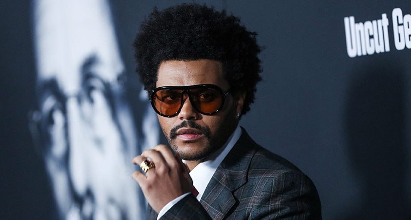Pevec The Weeknd končno razkril pomen obližev na obrazu