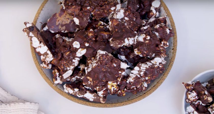 Recept: Čokoladne ploščice s pokovko