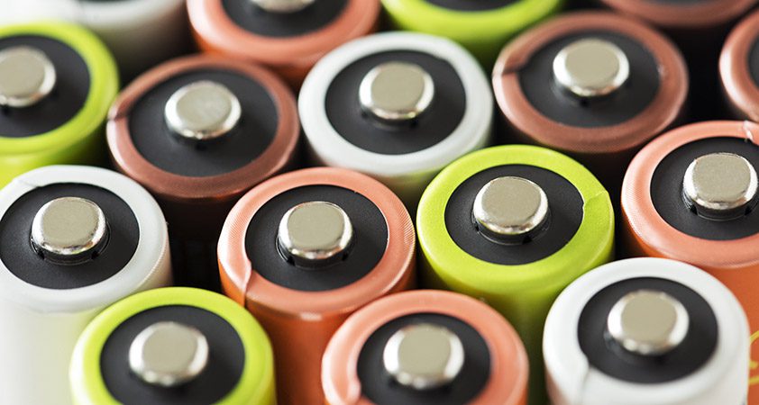 Bi morali baterije shranjevati v zamrzovalniku?