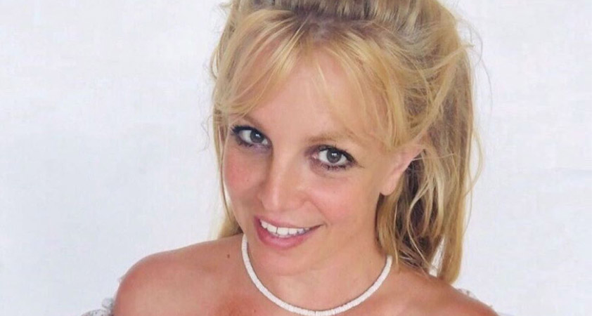 Britney Spears povsem gola praznovala zmago nad očetom