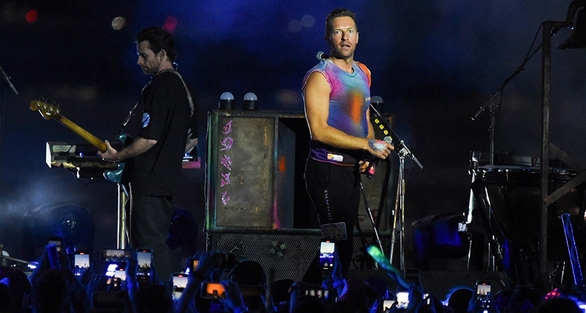 Chris Martin razkril, da bo skupina Coldplay leta 2025 izdala zadnji album