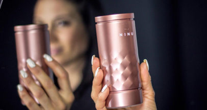 Spoznaj osebnega svetovalca za parfume - NINU