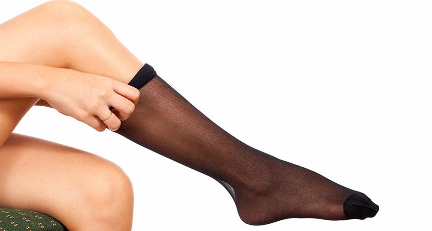 Insta modni trik: Kako iz najlonskih nogavic narediti stopalke