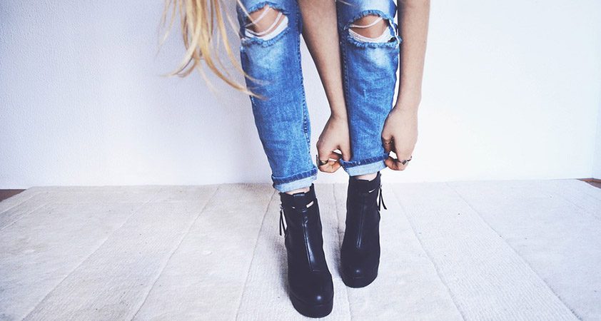 Zavihaj jeans hlače na 6 stylish načinov