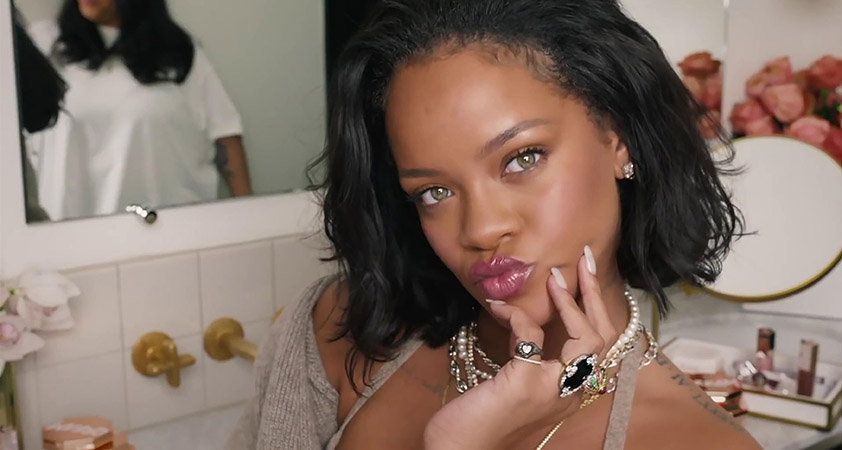 Rihanna pokazala, kako skrbi za svojo kožo med nosečnostjo