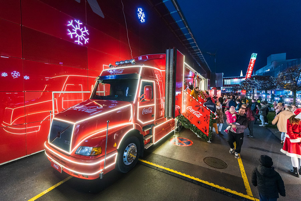 Coca-Cola božični tovornjak pred Cityparkom - Modna.si