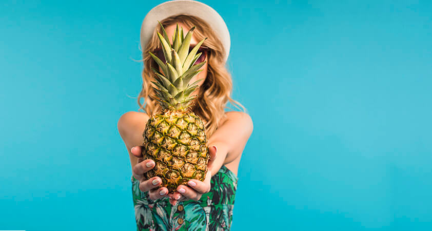 Zakaj bi morala ananas vključiti v svojo prehrano in negovalno rutino - Modna.si