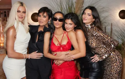 Khloé in Kim Kardashian, Kris, Kylie in Kendall Jenner - Modna.si