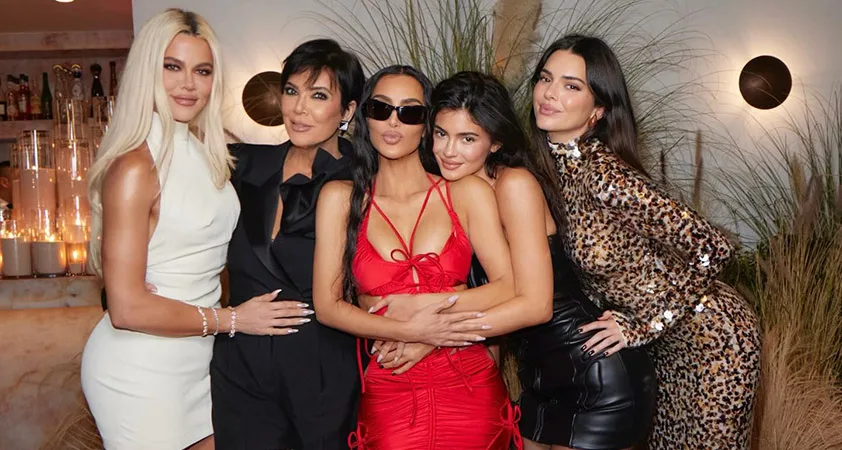 Khloé in Kim Kardashian, Kris, Kylie in Kendall Jenner - Modna.si