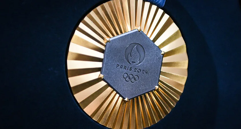 Pariz 2024: Olimpijske medalje bodo vsebovale dele Eifflovega stolpa - Modna.si