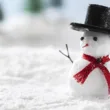 Otroški DIY: Kako narediti umetni sneg za igranje doma (samo 2 sestavini)