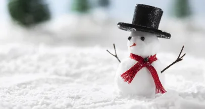 Otroški DIY: Kako narediti umetni sneg za igranje doma (samo 2 sestavini) - Modna.si