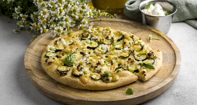 Viralni recept: Pizza s kislimi kumaricami - Modna.si