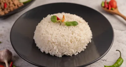 Kaj se zgodi, ko med kuhanjem rižu dodamo kokosovo olje - Modna.si