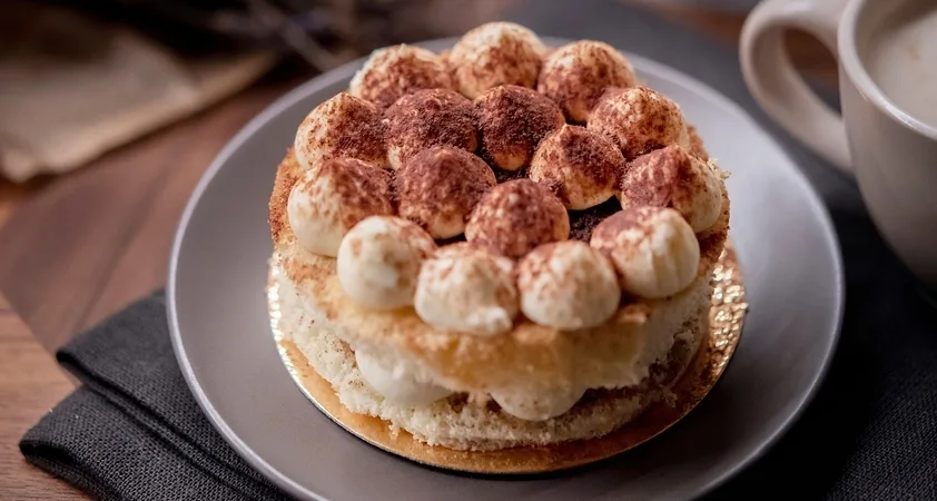 Recept: Najlažji beljakovinski tiramisu iz riževih krekerjev - Modna.si