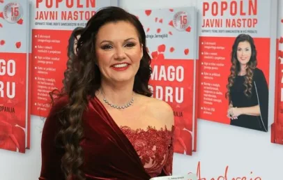 Andreja Jernejčič izdala zvočno knjigo Brez treme na oder