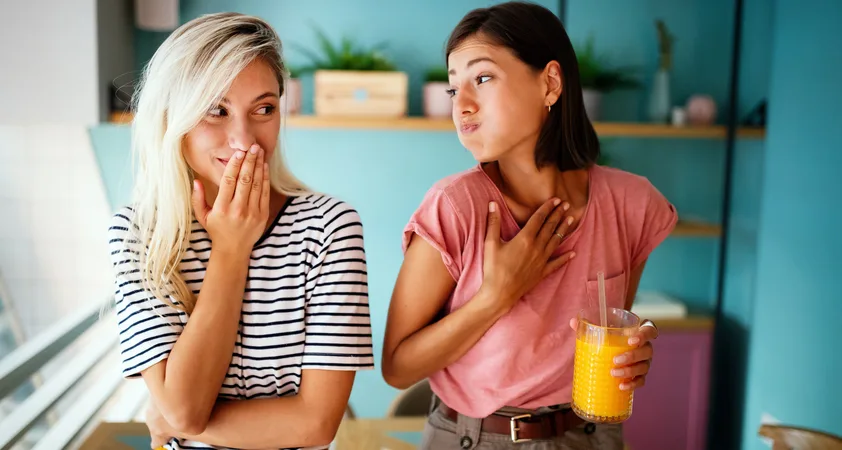 Zakaj začnemo kolcati in kako kolcanje najhitreje ustaviti - Modna.si