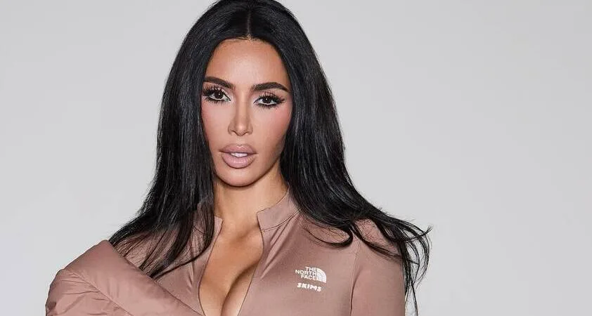 Kim Kardashian pokazala dramatično preobrazbo las - Modna.si