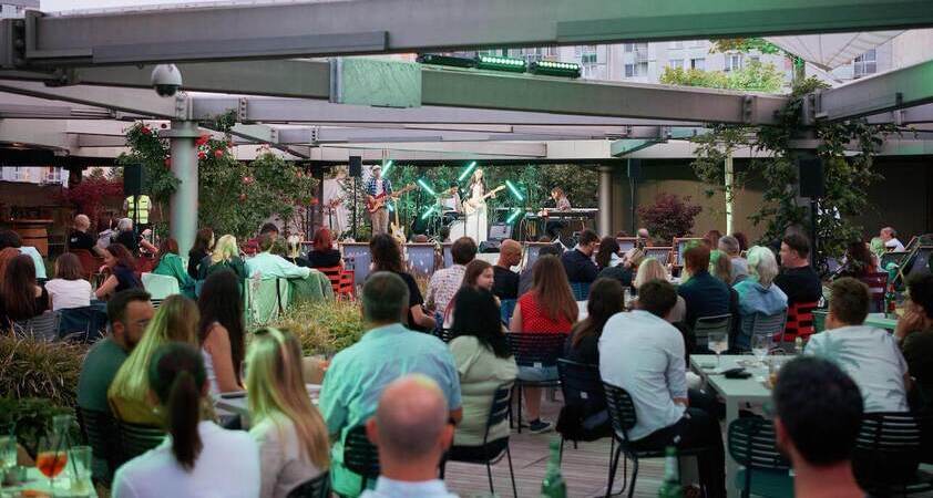 Masharik so do zadnjega kotička zapolnili ALEJO SKY - Modna.si