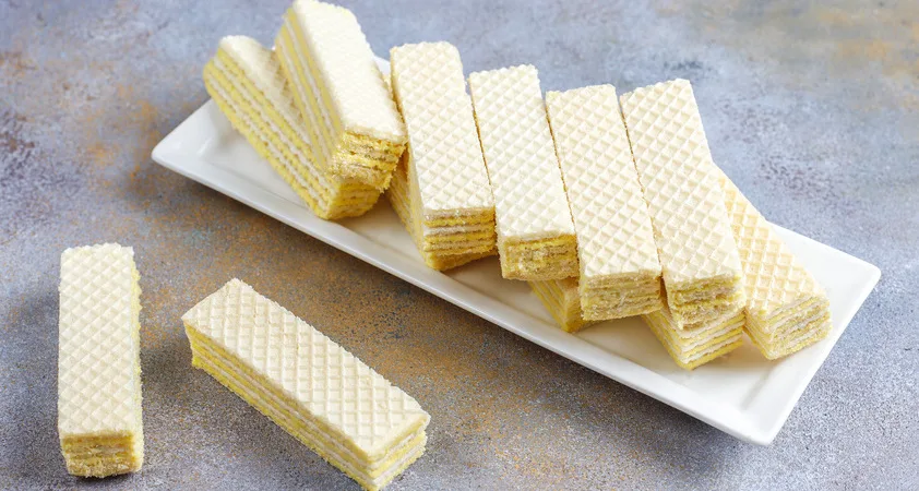 Ustvarjalni prigrizek za naše šolarje: Napolitanka svinčniki - Modna.si