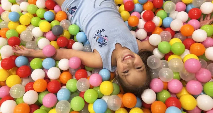 Kam z vso energijo po šoli in vrtcu? Imamo rešitev! - Modna.si