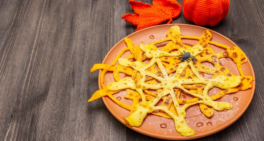 Najbolj strašne Halloween palačinke: Pajkova mreža za sladek začetek dneva - Modna.si